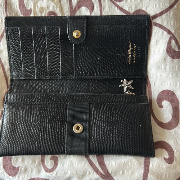 Authentic Ferragamo long leather wallet and key holder. - Picture 7 of 16